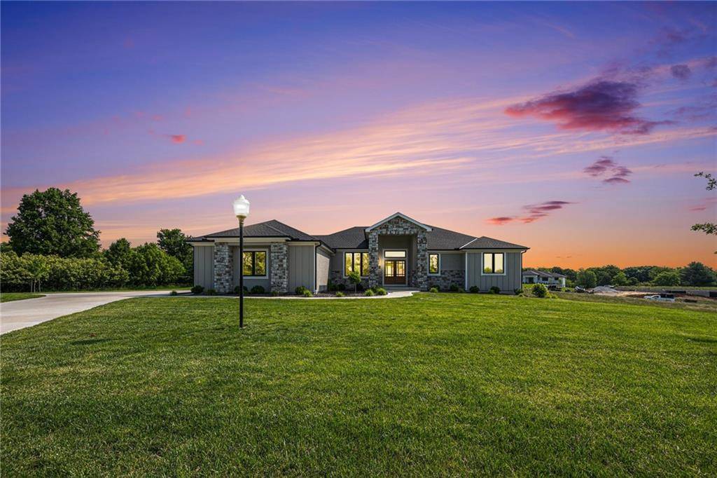 Parkville, MO 64152,7555 NW Fawn CIR