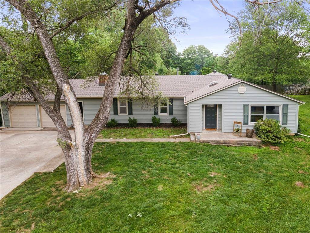 Parkville, MO 64152,7423 NW Locust DR