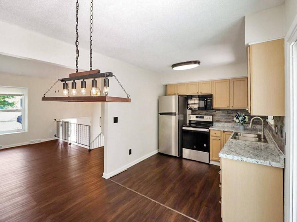 Lenexa, KS 66216,7518 Long ST