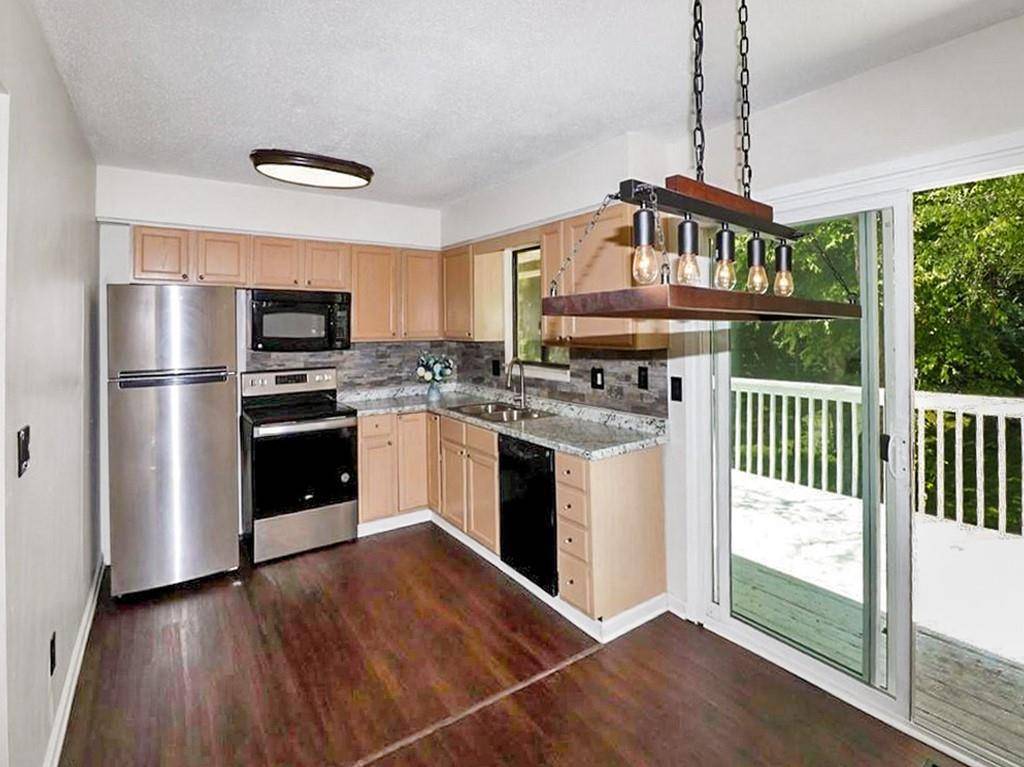 Lenexa, KS 66216,7518 Long ST