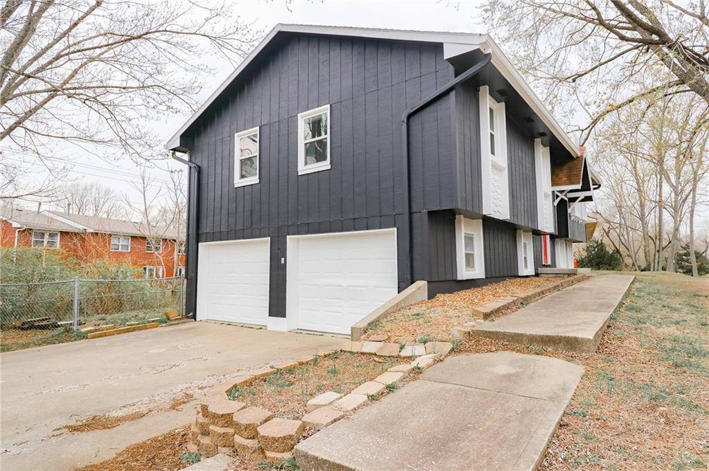 Warrensburg, MO 64093,956 Ridge DR