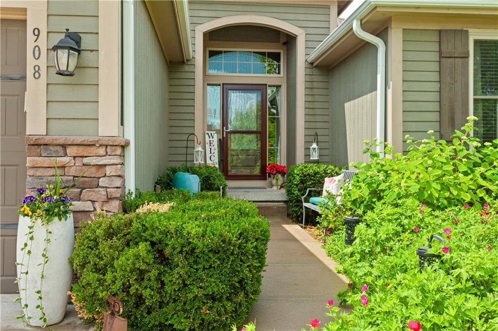 Blue Springs, MO 64014,908 SE Amber CT