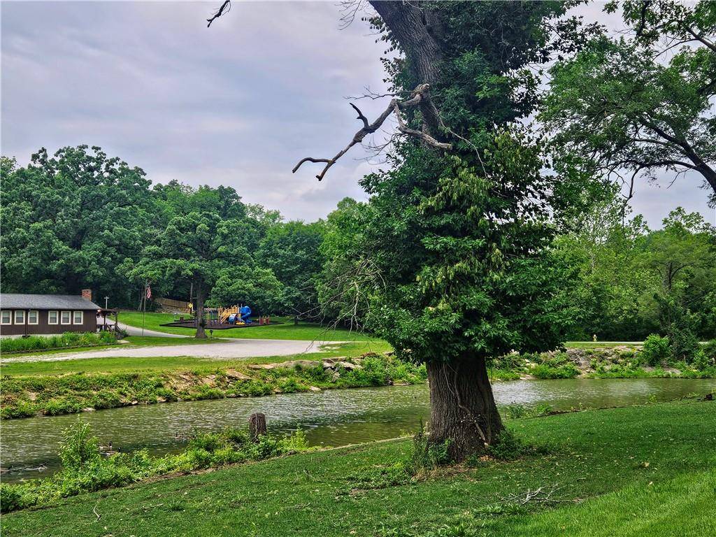 Houston Lake, MO 64151,5470 NW Venetian DR