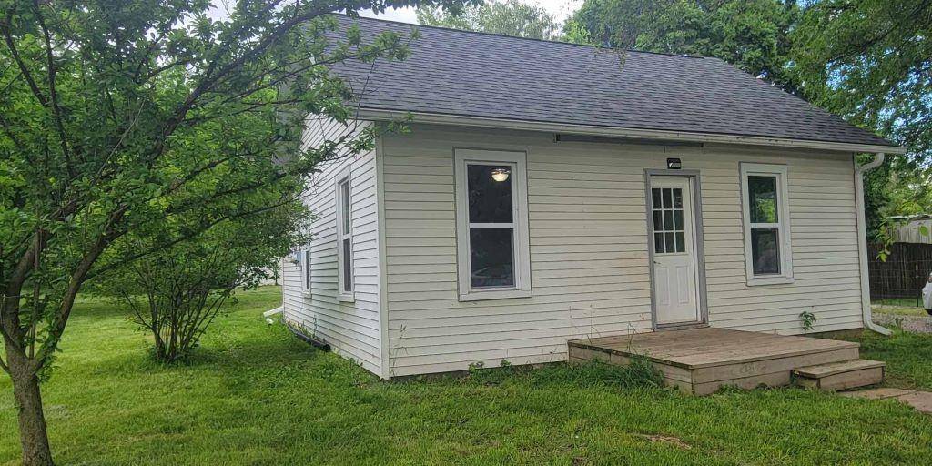 Cowgill, MO 64637,320 E Oak ST