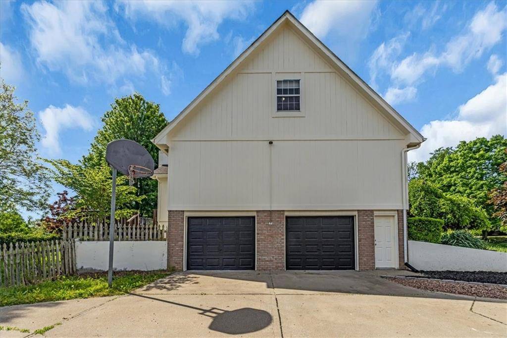 Independence, MO 64056,19420 E 13TH ST