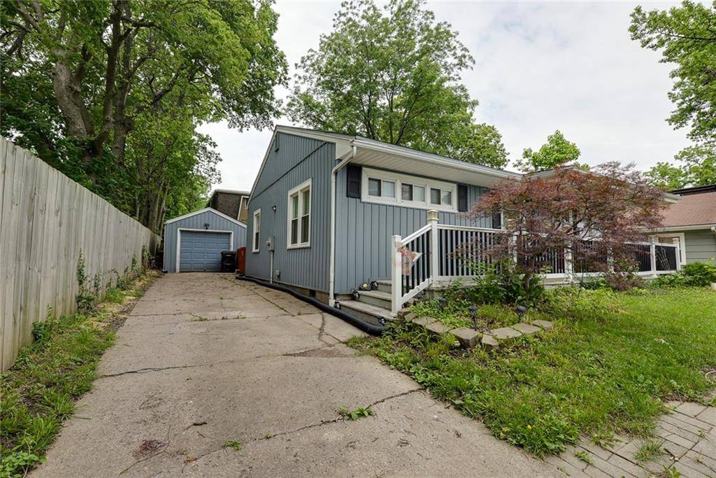 Independence, MO 64050,822 S Noland RD