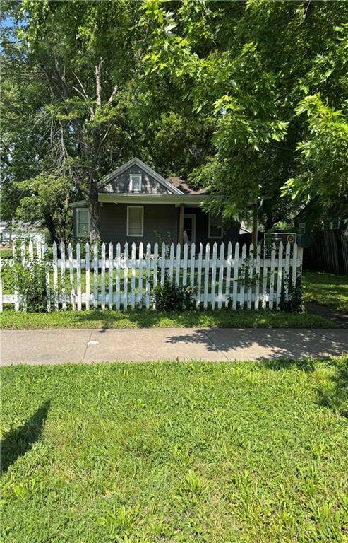 Ottawa, KS 66067,824 S Oak ST