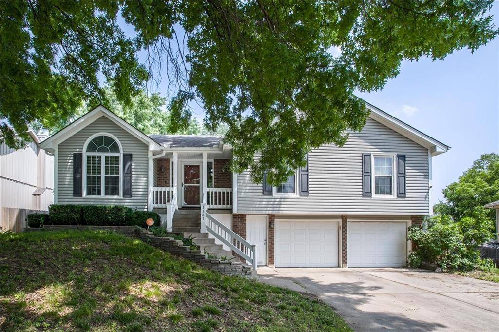 Blue Springs, MO 64015,1121 SW Huntington DR