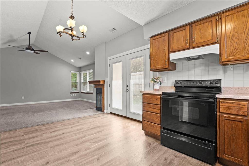 Blue Springs, MO 64014,113 SE Shamrock LN