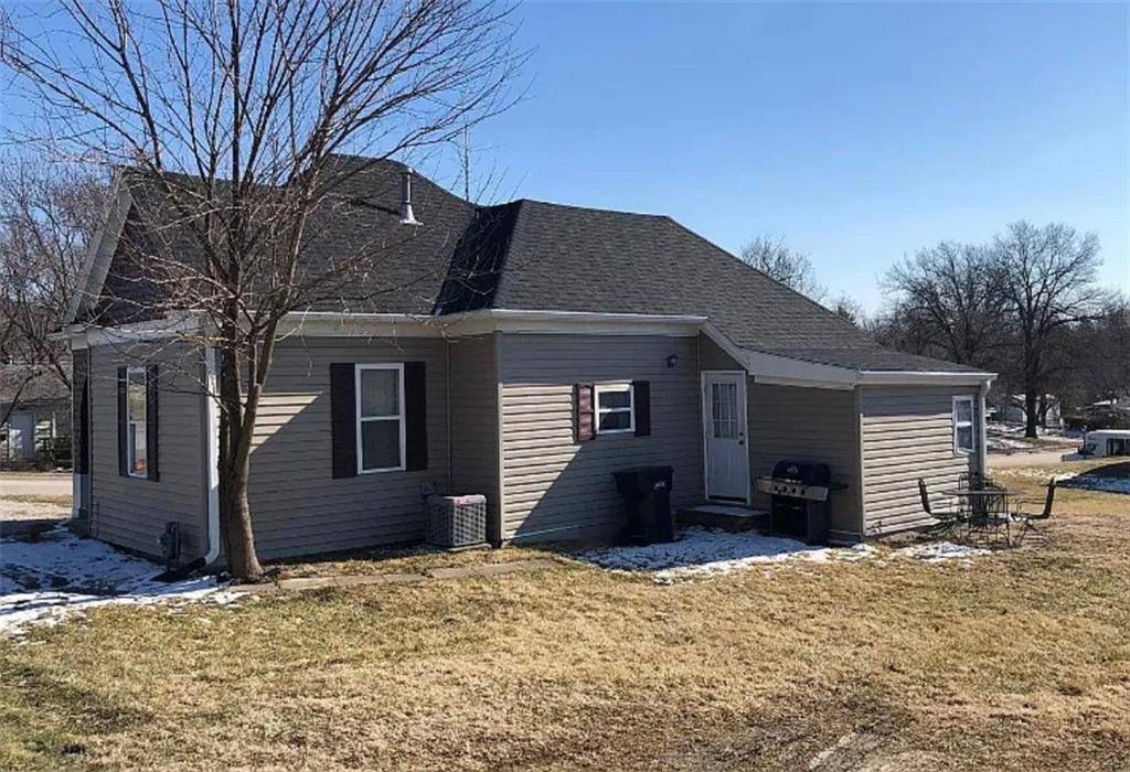 Knob Noster, MO 65336,501 W McPherson ST