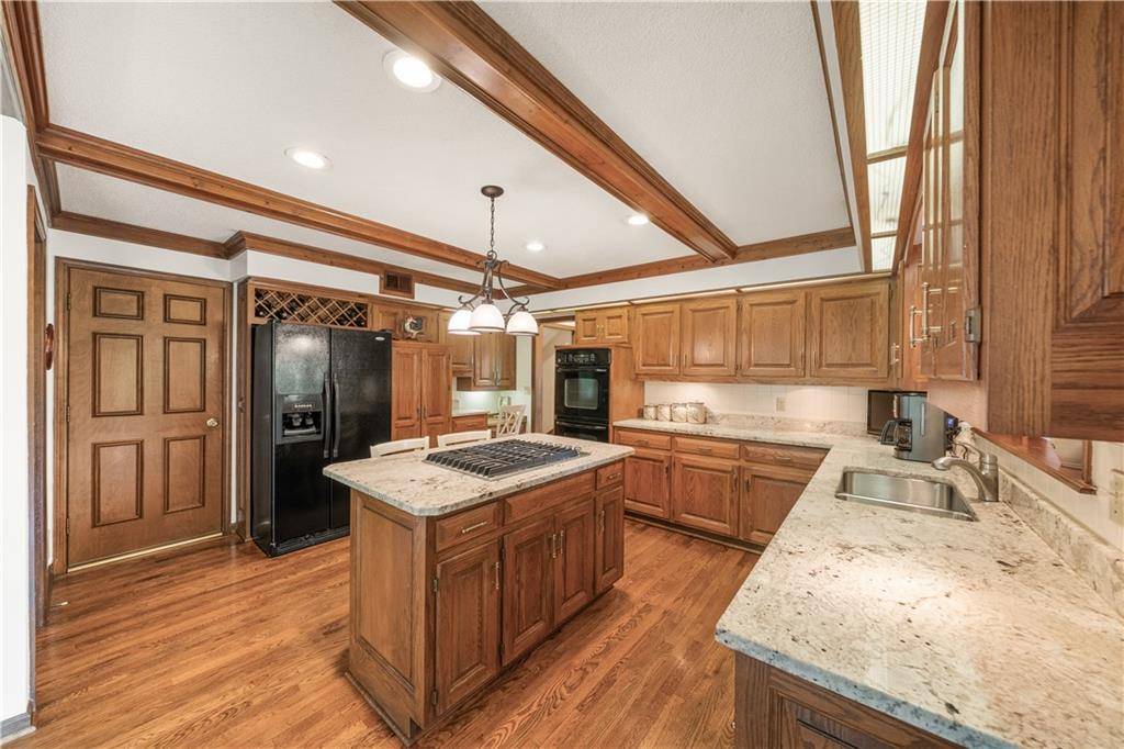 Leawood, KS 66209,12600 Wenonga LN