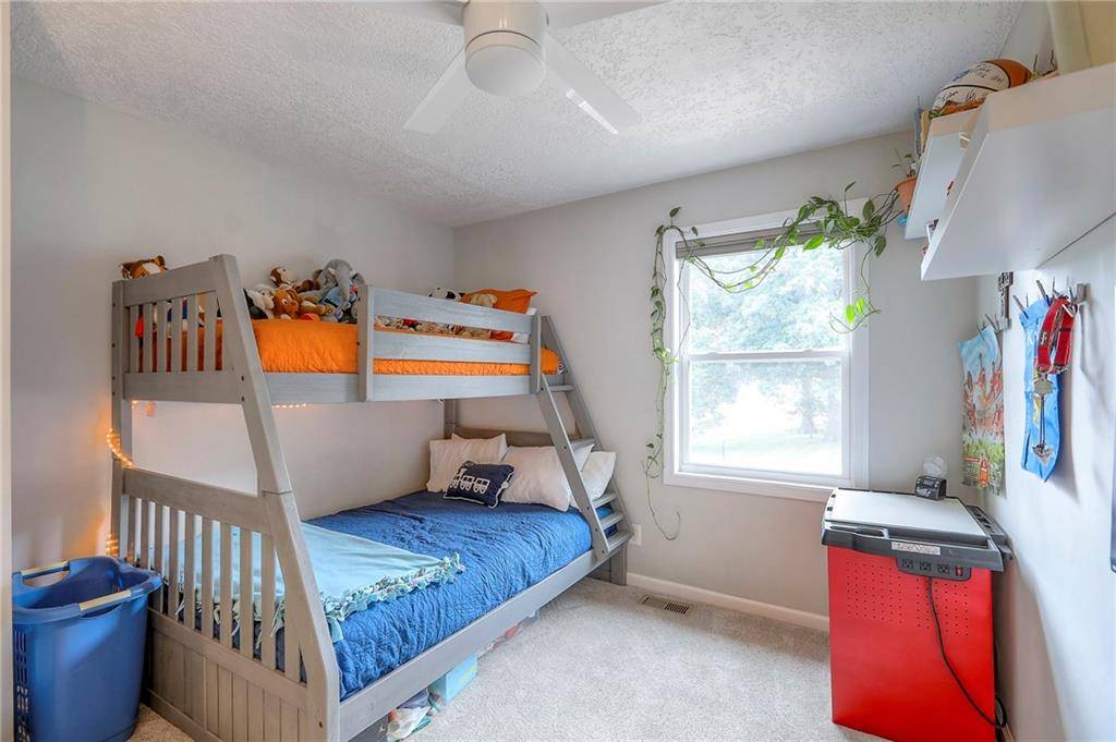 Lake Winnebago, MO 64034,109 SAPONI LN
