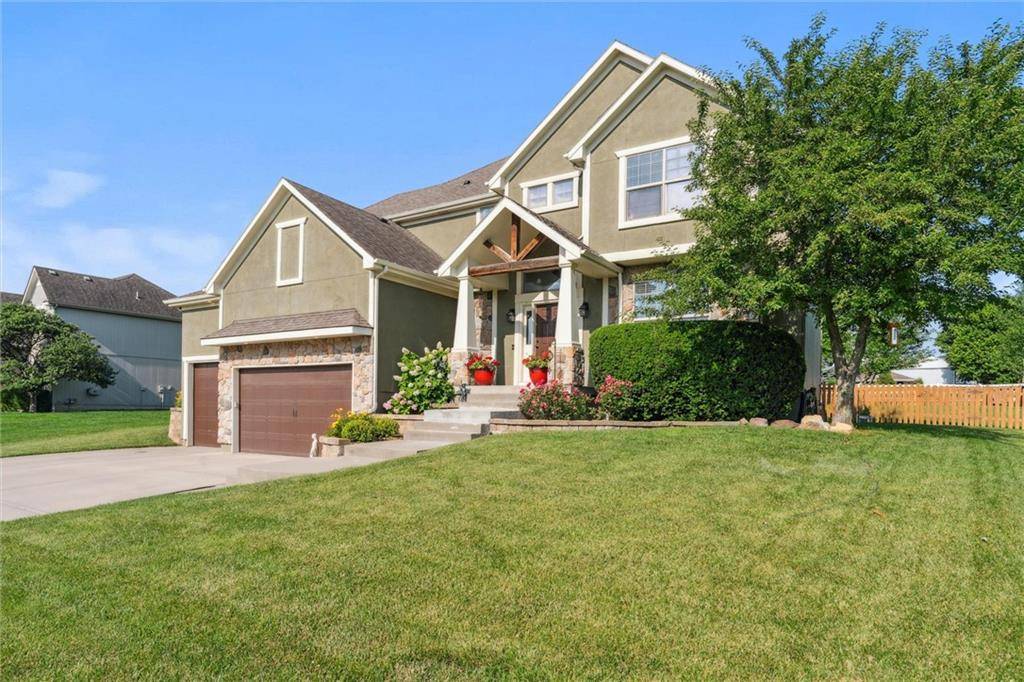 Lee's Summit, MO 64082,936 SW Raintree DR