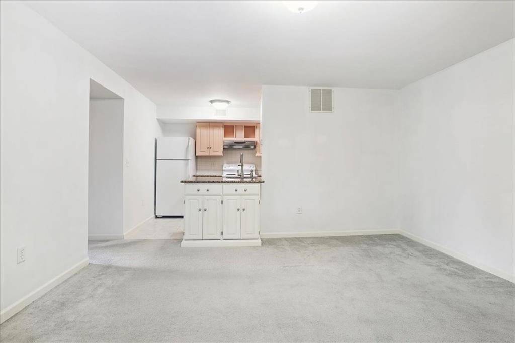 Kansas City, MO 64105,935 Washington ST #304