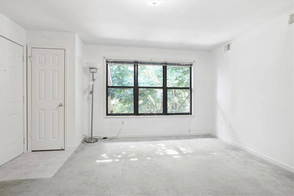 Kansas City, MO 64105,935 Washington ST #304