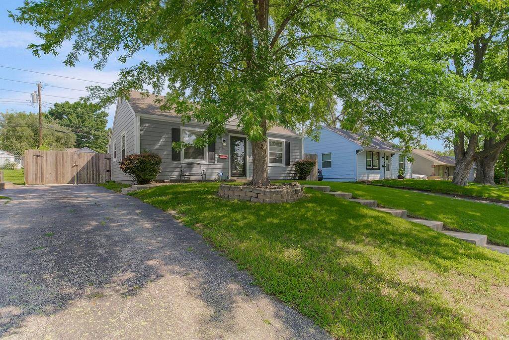 Kansas City, KS 66106,4926 Woodend AVE