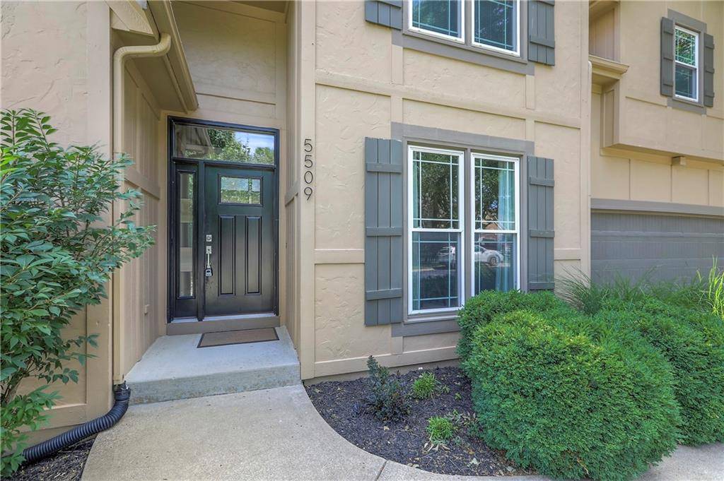 Parkville, MO 64152,5509 Sleepy Hollow RD