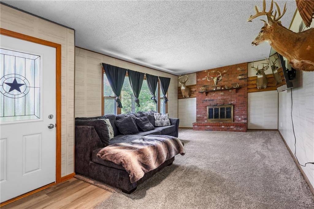 Lacygne, KS 66040,39103 New Lancaster RD