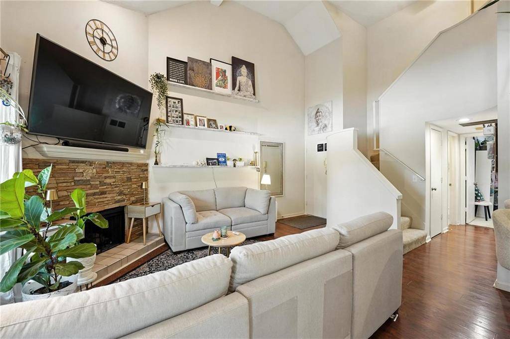 Overland Park, KS 66210,11134 Nieman RD #201