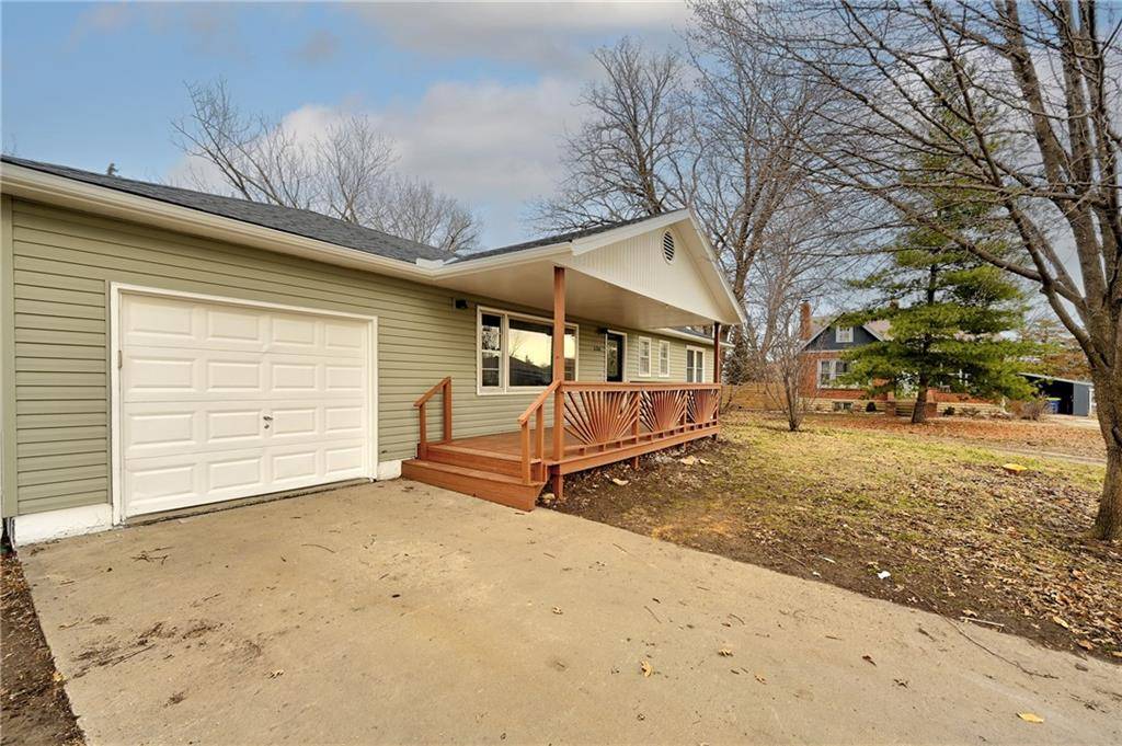 Smithville, MO 64089,506 Hilltop ST