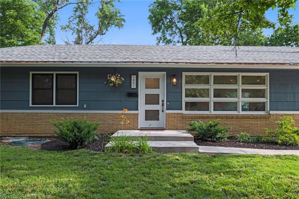 Lawrence, KS 66046,1221 W 19th TER