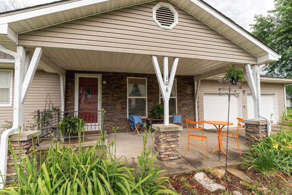 Adrian, MO 64720,106 S Clark ST