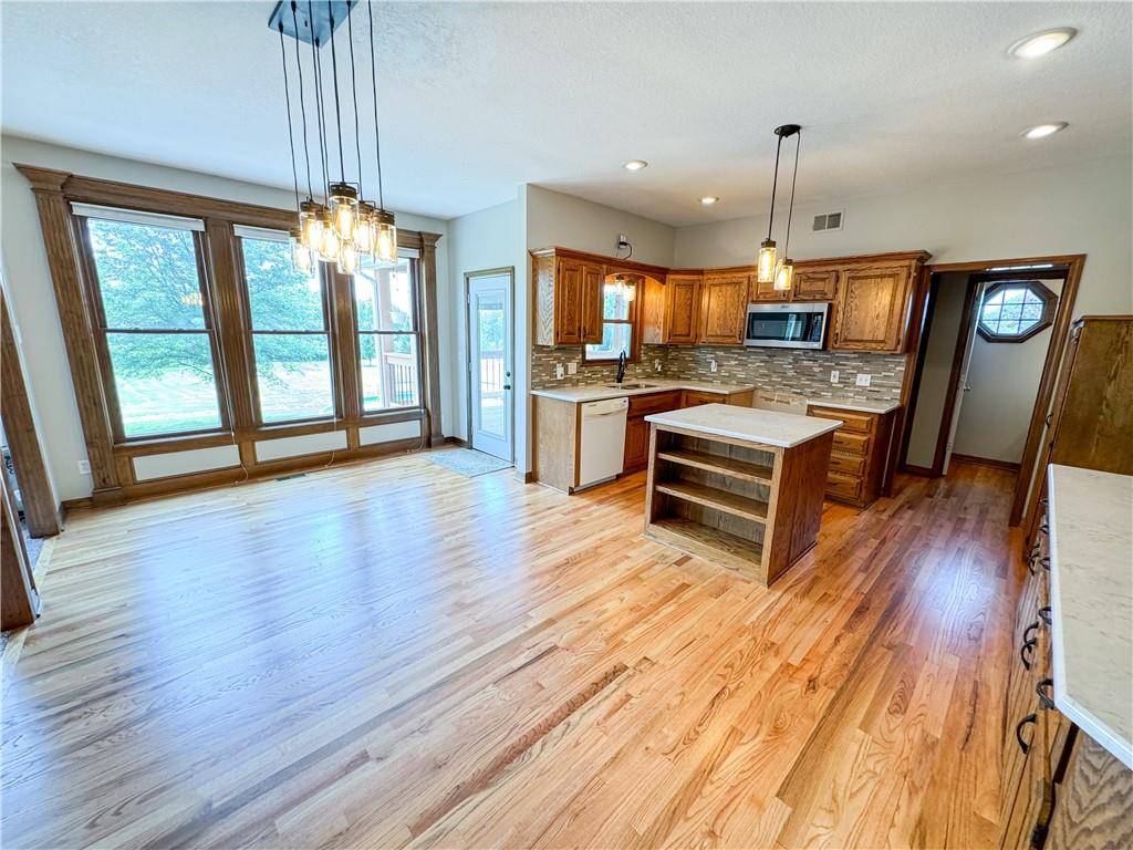 Paola, KS 66071,19683 K 68 HWY