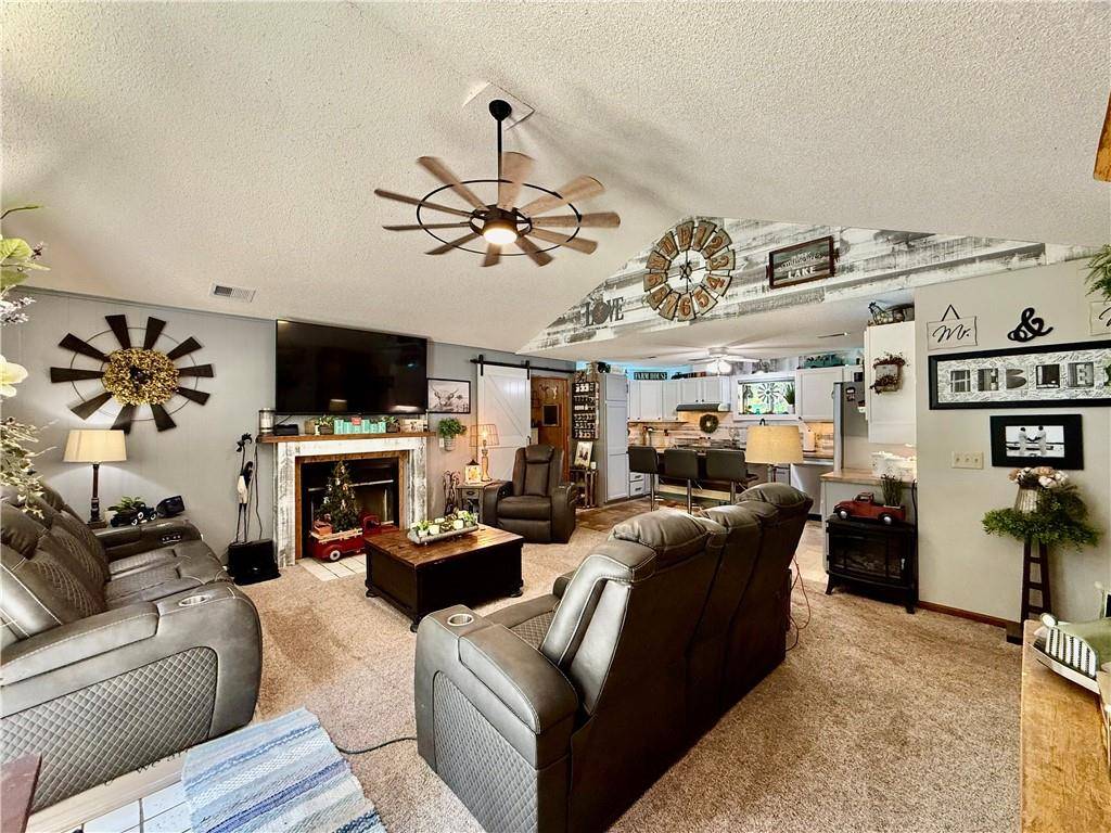 Gallatin, MO 64640,140 Lindberg DR