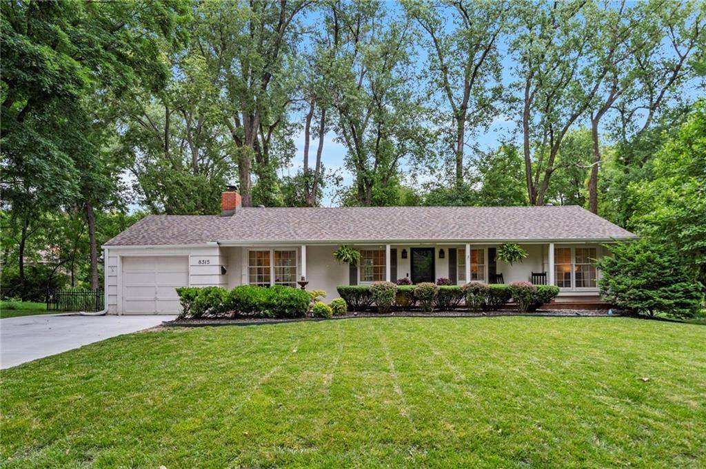 Leawood, KS 66206,8315 Sagamore ST