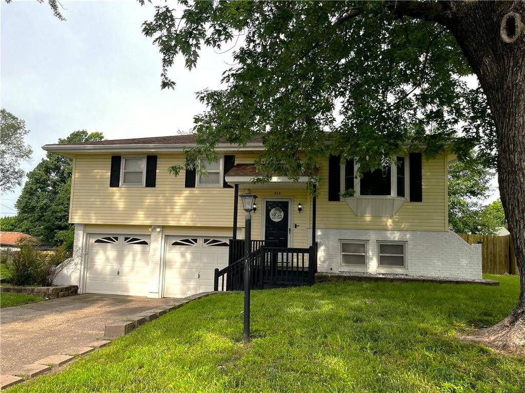 Sedalia, MO 65301,812 MANOR CT