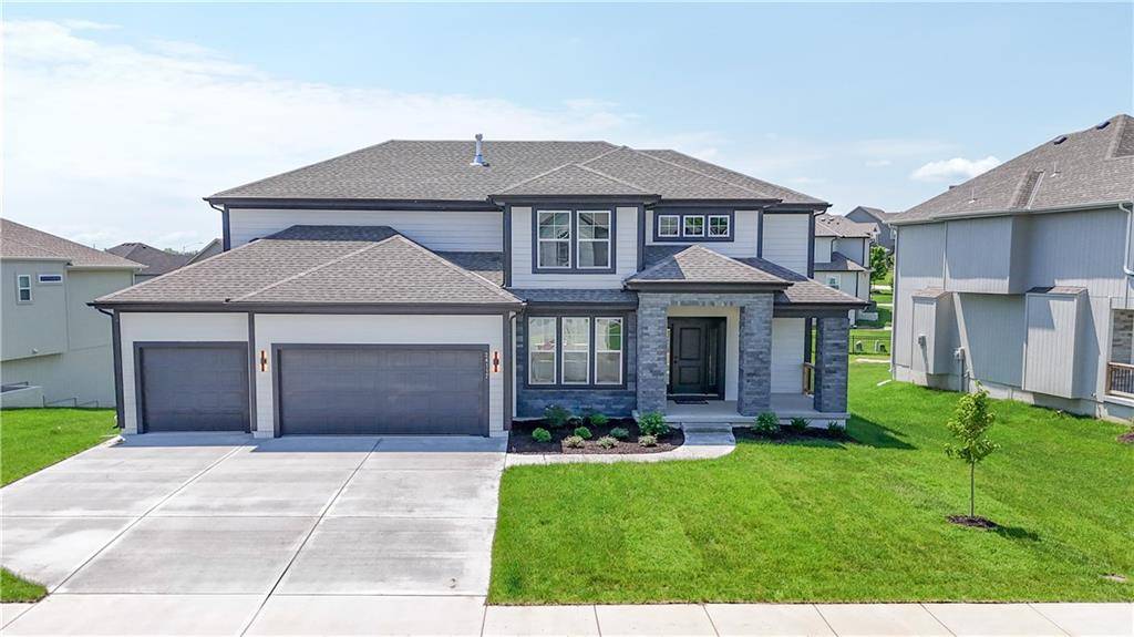 Shawnee, KS 66226,6126 Lewis DR
