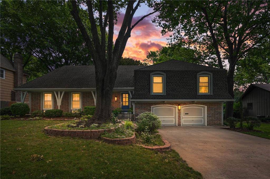 Prairie Village, KS 66207,8821 Birch LN