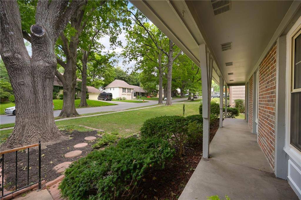 Prairie Village, KS 66207,8821 Birch LN