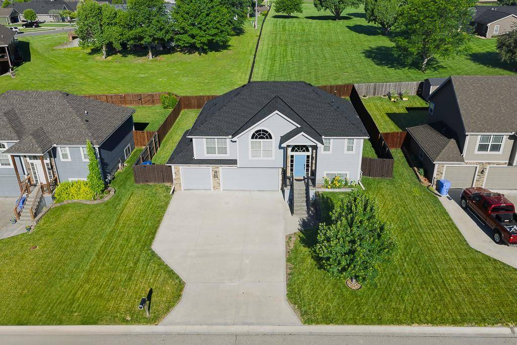Tonganoxie, KS 66086,824 N Oak TER