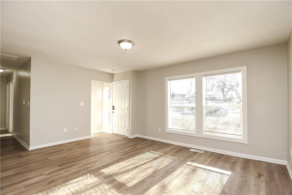 Belton, MO 64012,310 Prairie LN