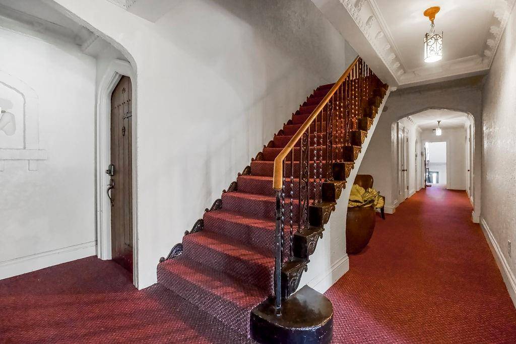 Kansas City, MO 64112,700 W 48th ST #301