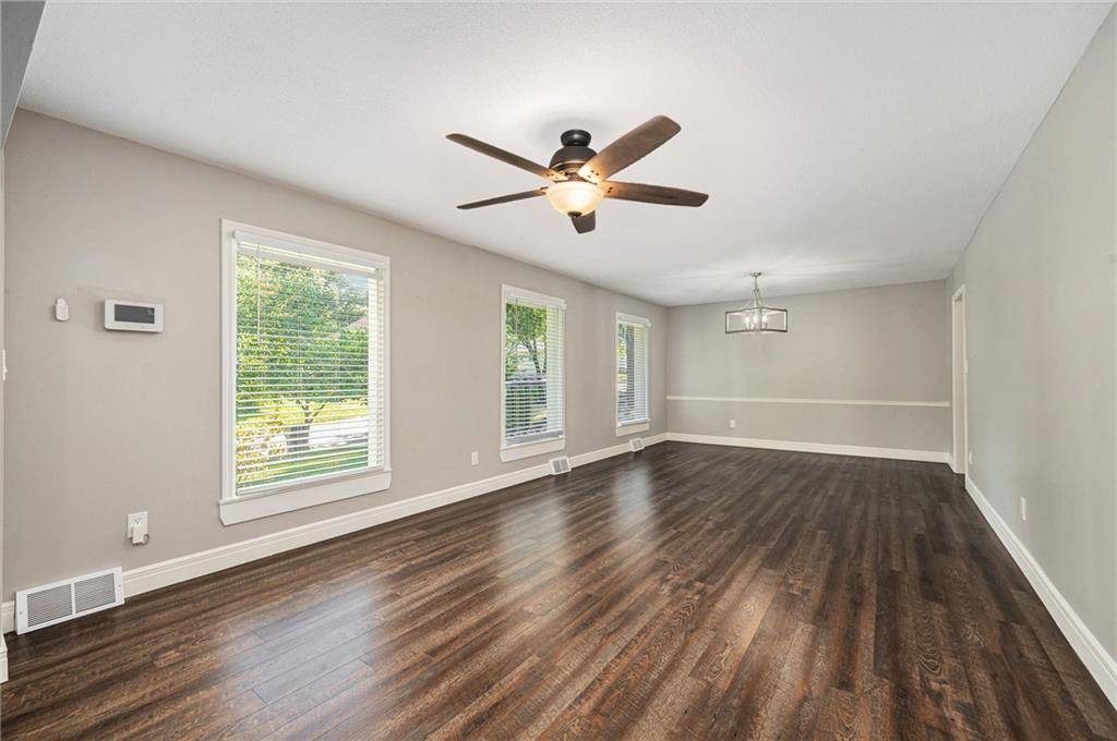 Blue Springs, MO 64014,109 NE Locust ST