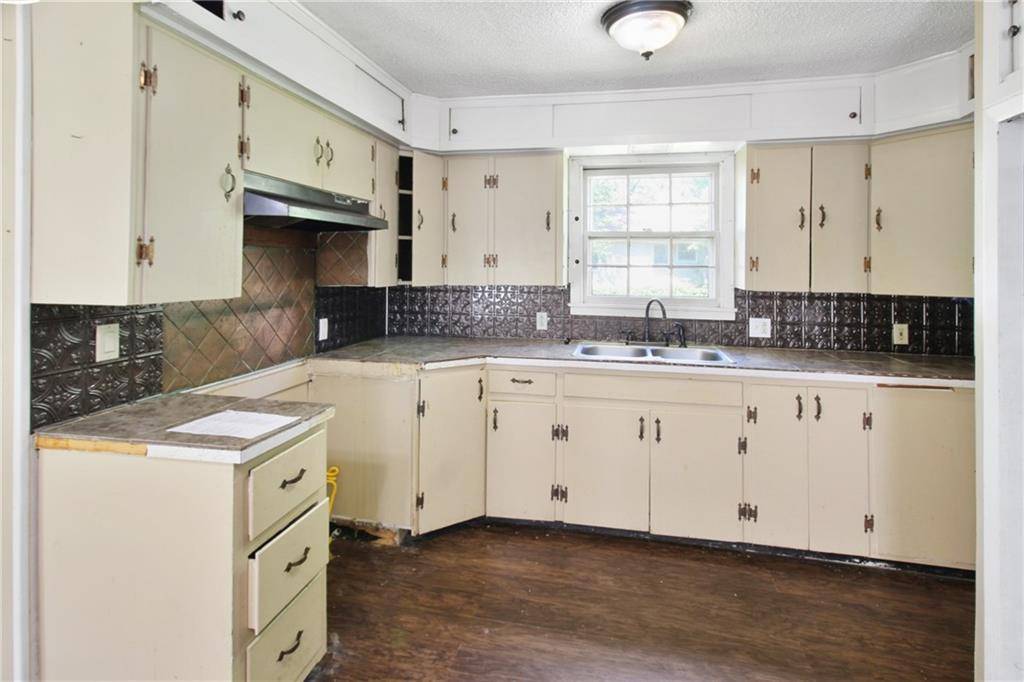Parsons, KS 67357,27 Willow DR