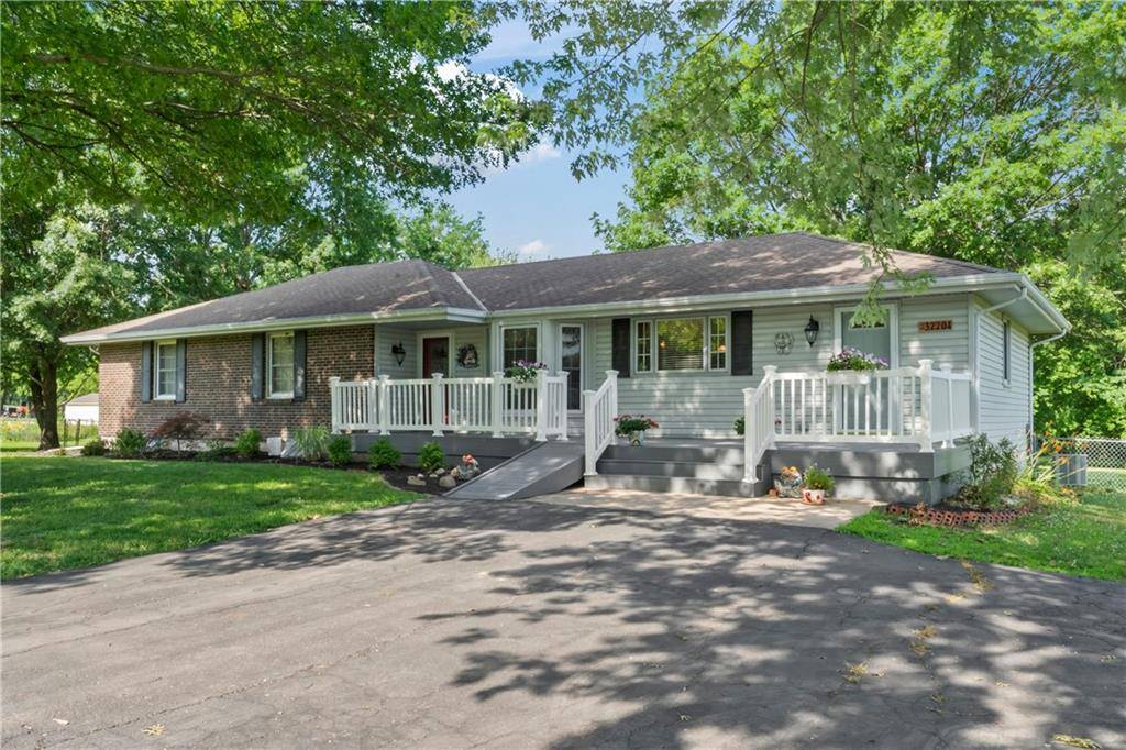 Paola, KS 66071,32204 Apple Hill DR