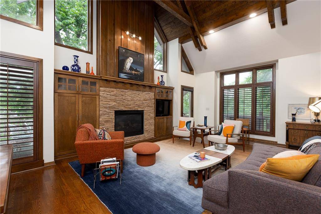 Parkville, MO 64152,10522 River Hills DR