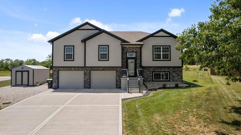 Harrisonville, MO 64701,3102 Katy Trail DR