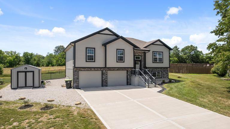 Harrisonville, MO 64701,3102 Katy Trail DR