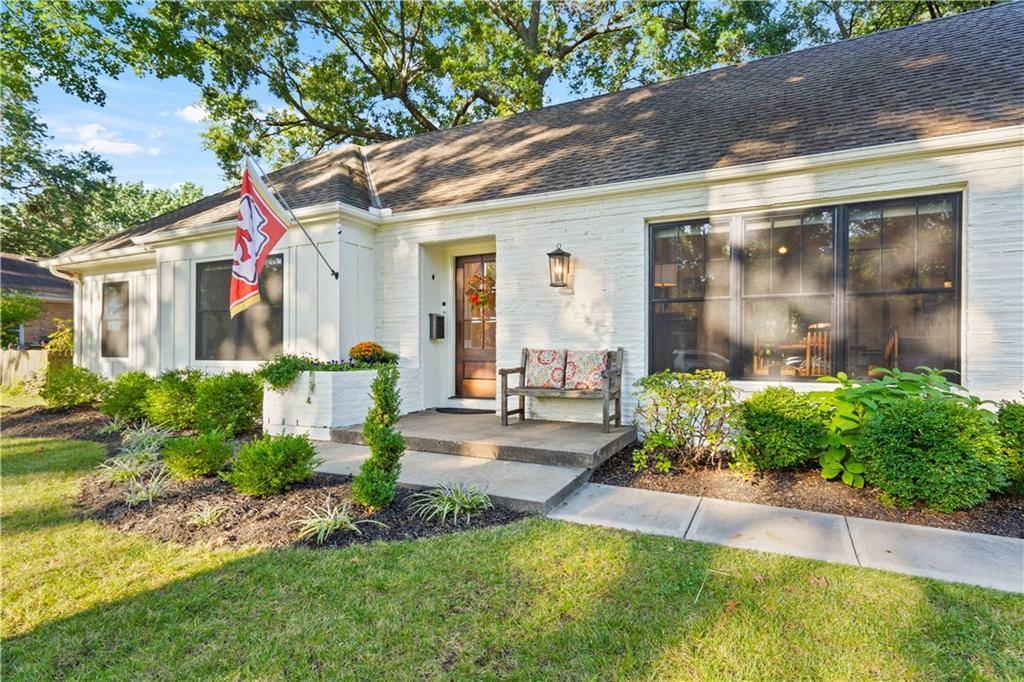 Leawood, KS 66206,9410 Ensley LN