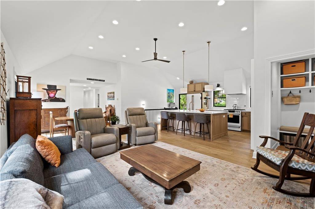 Leawood, KS 66206,9410 Ensley LN