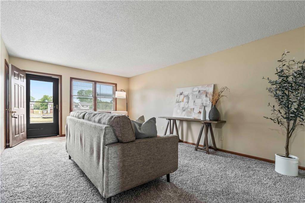 Paola, KS 66071,1107 Durham DR