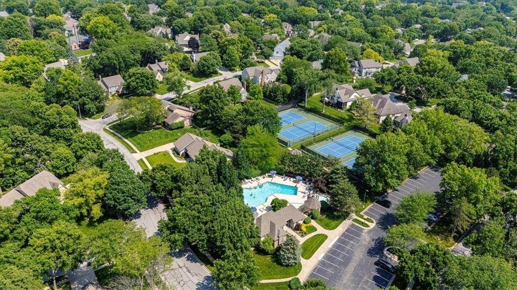 Leawood, KS 66209,12310 Granada LN