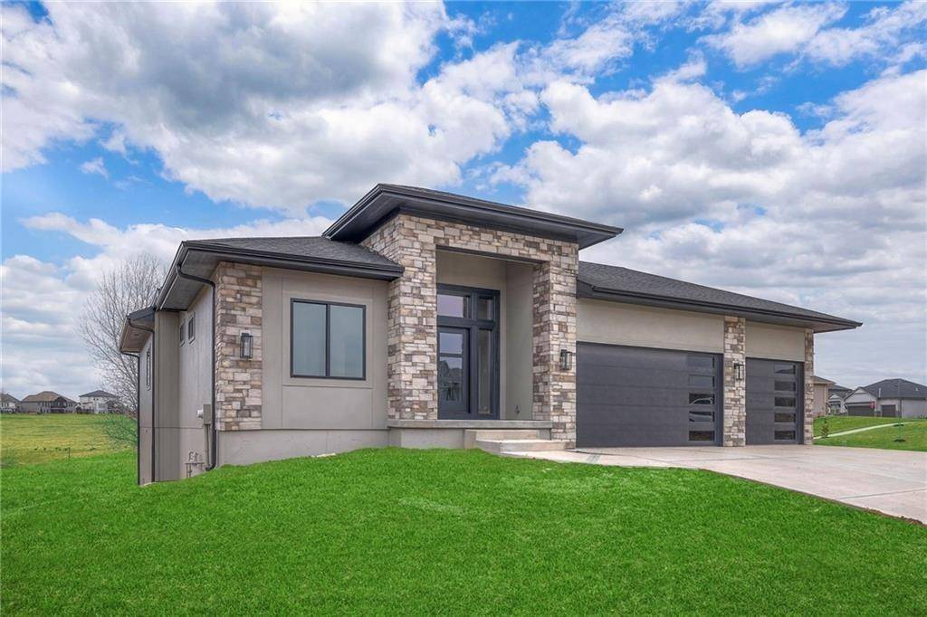 Greenwood, MO 64034,917 Savannah LN