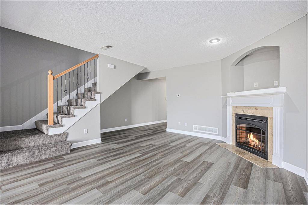 Blue Springs, MO 64064,902 SW Peach Tree LN