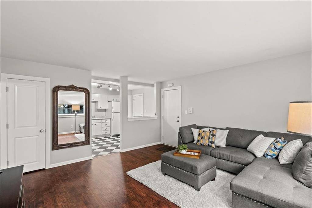 Kansas City, MO 64111,4516 Broadway AVE #104