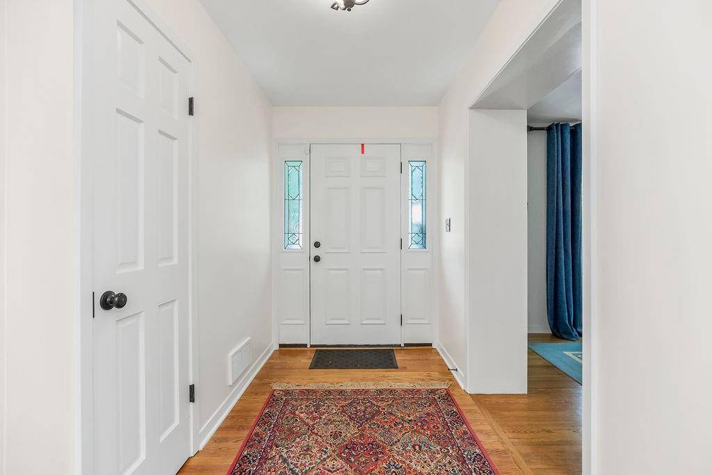 Leawood, KS 66206,9201 Ensley LN